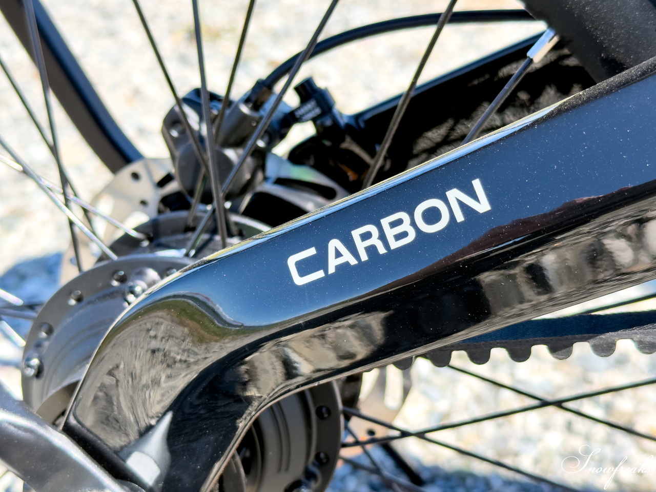 想像を遥かに上回るパワーで登り坂もスイスイ。折りたたみ電動アシスト自転車『ADO Air Carbon』に乗って、石狩湾の絶景を求めてサイクリング♪